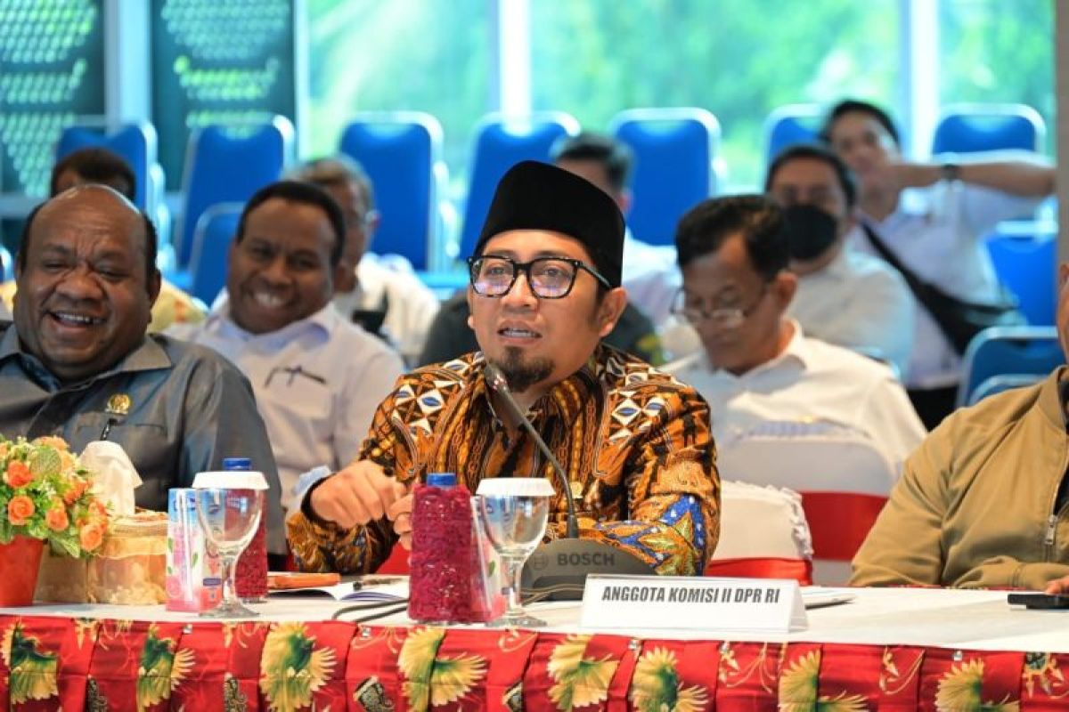 Anggota DPR nilai usul perpanjangan jabatan kades ancam demokrasi desa