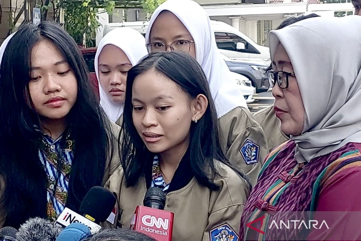 Politik sepekan, LCC MPR hingga Prabowo soal terima uang bulan depan