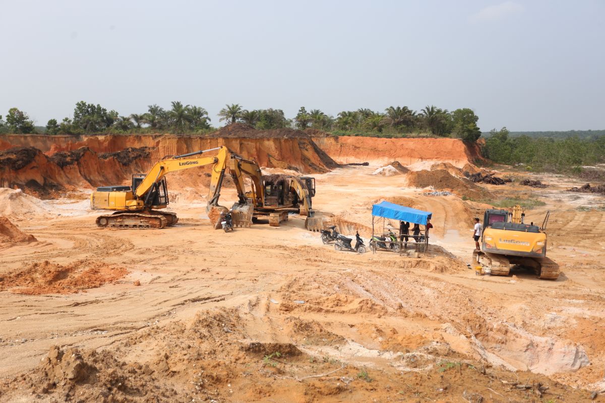 Pemprov Riau stop sementara tambang tanah tanpa izin di Kampar