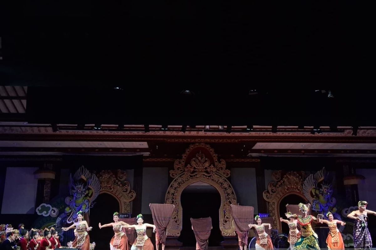 Undiknas students perform almost extinct classical dance at PKB