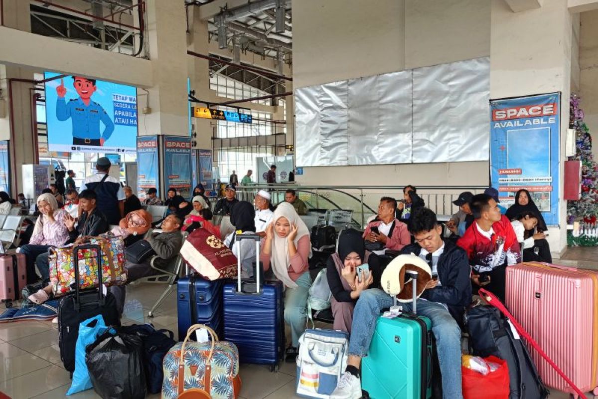 Libur sekolah, jumlah penumpang Terminal Pulo Gebang naik 10 persen