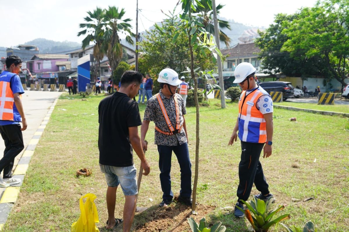 Pelindo Regional 2 tanam 250 pohon dukung dekarbonisasi pelabuhan