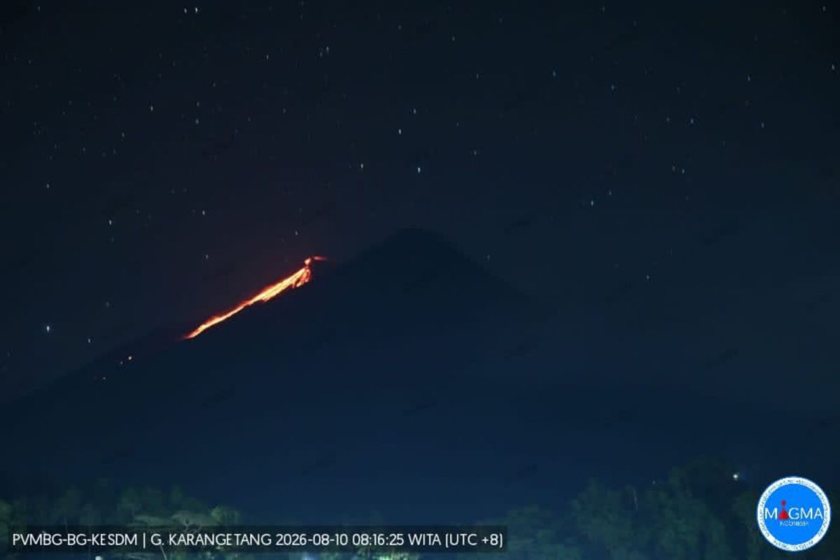 Luncuran lava pijar Gunung Karangetang tak jangkau permukiman warga
