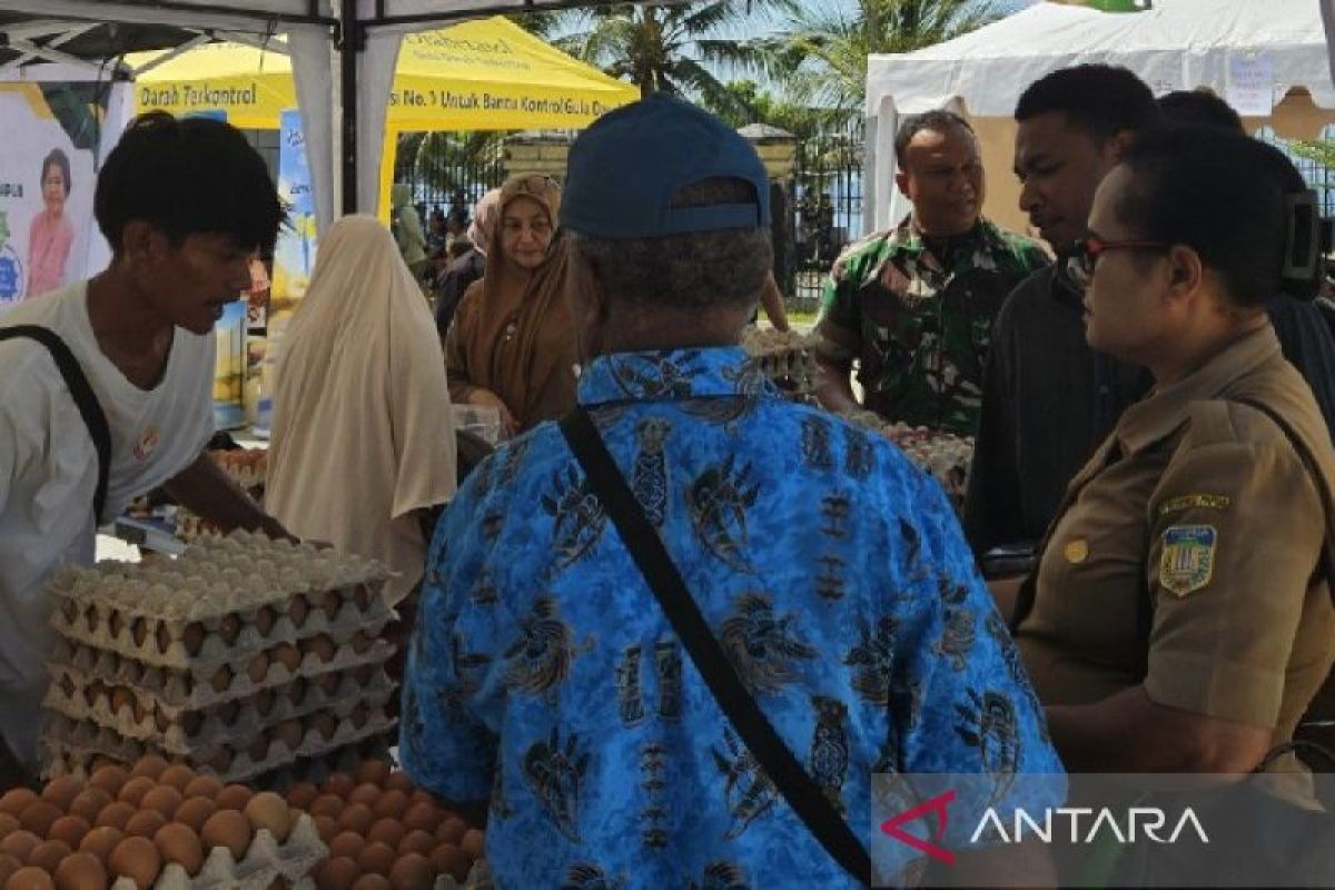 Gubernur Papua Terbitkan Edaran Awasi Peredaran Telur Ayam Antarpulau