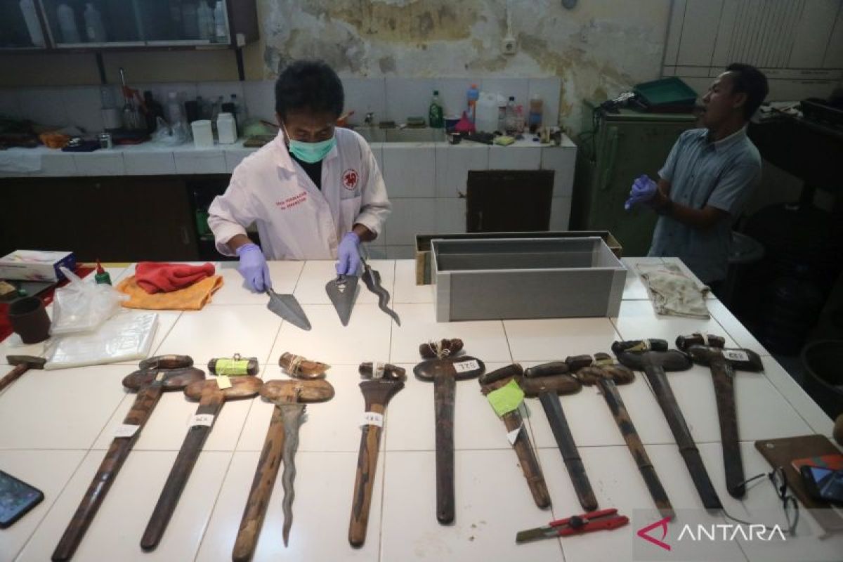 Museum NTB Selamatkan Puluhan Artefak Senjata dari Ancaman Korosi
