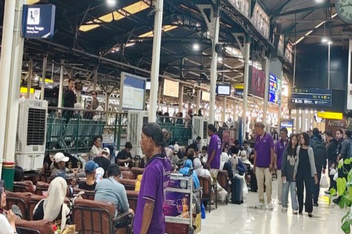 Daop 6 operasikan KA tambahan dampak penutupan Bandara Soetta