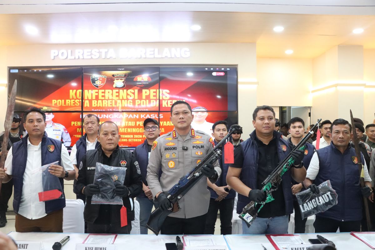 Polisi tetapkan tiga tersangka bentrokan maut di Batam
