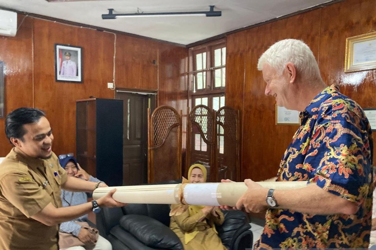 Peneliti Belanda serahkan foto tahun 1912 tentang sejarah Sawahlunto — NadiKabar.com
