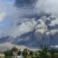 Luncuran awan panas Gunung Sinabung teramati dari jarak 700 meter
