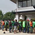 Satpol PP-Kepolisian bubarkan kerumunan ojek daring di gerai McD