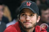 Ashton Kutcher puncaki daftar aktor TV berbayaran termahal