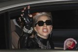 Lady Gaga tak kuasa menahan air mata saat aktingnya dipuji