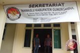 Panwaslu-KPU silang pendapat soal baliho menpora 