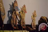 Wayang kulit lengkap dengan gamelan 'live' tampil memukau warga Rusia