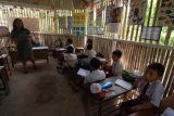 Sekolah Berdinding Bambu