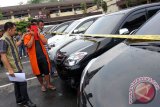 Polisi tangkap pejabat pemprov diduga larikan mobil rental