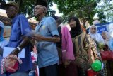 Pemkot Makassar Berikan 410 Kacamata ke Lansia
