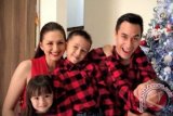 Natal Berbeda Ala Darius Dan Donna Agnesia