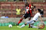 Boaz Salossa Pimpin Persipura Hadapi PSM Makassar 