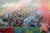 Peserta color run Cimb Niaga 12.500 orang 