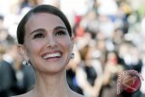 Kini 2 Aktris Natalie Portman Dan Scarlett Johansson Juga Ikut Demo Anti Donald Trump