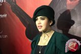 Ini yang diberikan warganet saat Syahrini meminta tulis caption