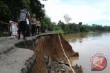 Truk besar dilarang melintasi jalan Baturaja-Prabumulih