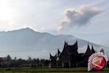 Gempa hembusan meningkat 1,5 kali lipat di Gunung Marapi Sumatera Barat