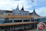 Penumpang pesawat di Bandara Minangkabau positif terinfeksi COVID-19