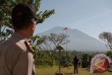 Jika Gunung Agung Meletus: TNI dan Polisi Siap Bantu Evakuasi Warga 