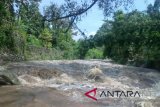 Local people clean river to commemorate World Water Day