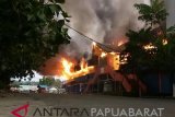 Pasar tradisional kawasan transmigrasi Manokwari Papua Barat terbakar