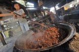 Menikmati harum randang di parkir Timur Senayan