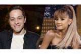 Putus dari Ariana, Pete Davidson menangis di depan ibunya