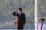 BERANDA - BUMN HADIR - PLN gelar upacara bendera di pulau terdepan