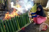 Warga Dayak Deah lestarikan tradisi malamang