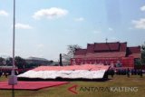 Bendera berbahan gelas plastik bekas buatan Polda, pecahkan rekor MURI