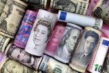 Yen dan franc jatuh terhadap dolar AS