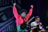 Kunto Aji menyedot perhatian penonton Synchronize Fest 2018