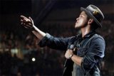 Bruno Mars bagikan 24.000 hidangan untuk penduduk Hawaii