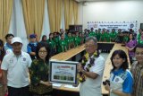 Hino Indonesia Menanam Tanaman Rempah di Arboretum Unima