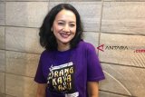 Cut Mini senang berakting norak di