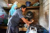 Warga Desa Labuhanratu IX Lamtim Manfaatkan Biogas dari Kotoran Sapi