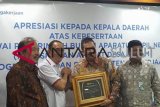 Pemkab Minahasa dapat penghargaan BPJS Ketenagakerjaan