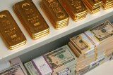 Harga emas berjangka naik karena pelemahan dolar AS