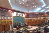65 Anggota DPRD Riau yang dilantik bakal dapat pin emas