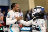 Lewis Hamilton juarai GP Bahrain setelah Leclerc alami kendala mesin
