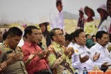 Gubernur Sulsel ingatkan Bone perhatikan nelayan dan petani rumput laut