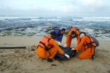 Wisnu terseret ombak ditemukan tewas di Pantai Karang Papak