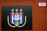 Anderlecht terkena sanksi karena suporter lempar kembang api